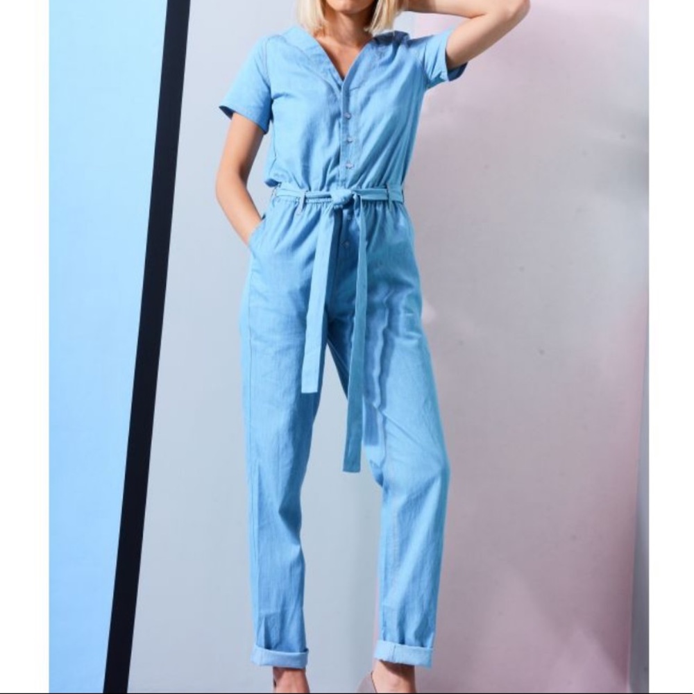 🎉Light Denim Roper Jumpsuit with Button Down Front and Tie Waist!